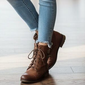 ♡ Hot Cakes Combat Raider Boots 8.5 EUC